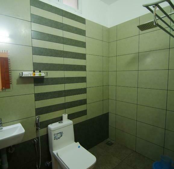 Deluxe room with river view, Creek Way Munnar