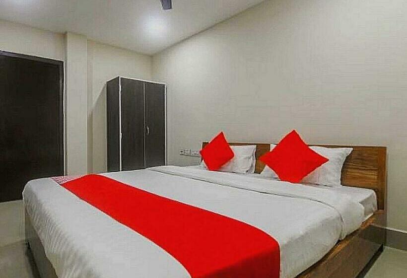 اتاق کلاسیک سه تخته, Adhikary Homestay