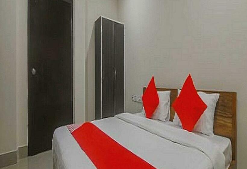 اتاق کلاسیک سه تخته, Adhikary Homestay