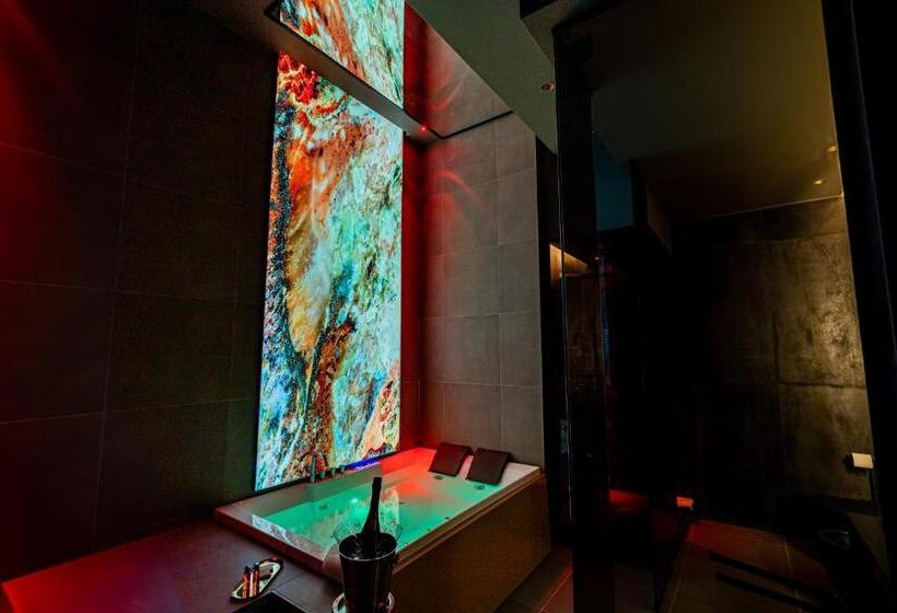اتاق لوکس با تخت بزرگ, Gold Suite&spa