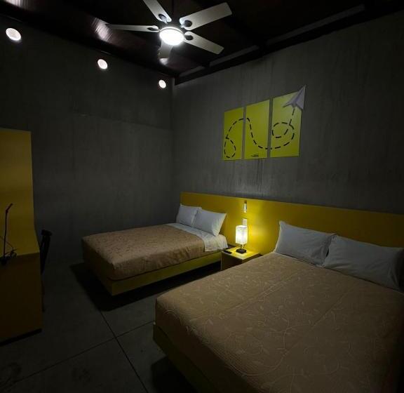 バスルーム共同エコノミー4人部屋, Check Inn Hostal Aeropuerto Gdl