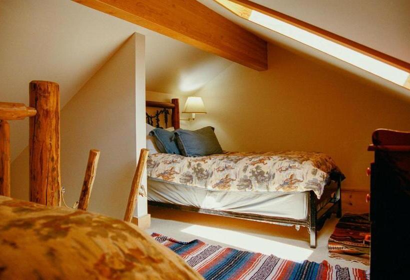 Семейный Номер, Bentwood Inn