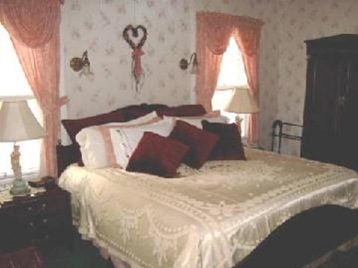 디럭스 스위트 킹 침대, Brookview Manor Inn