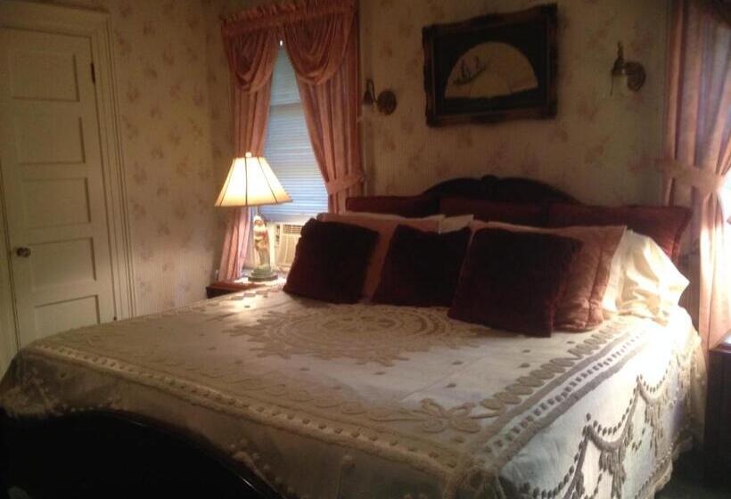 디럭스 스위트 킹 침대, Brookview Manor Inn
