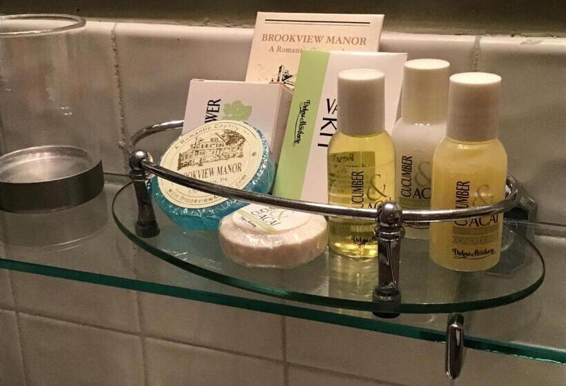 디럭스 스위트 킹 침대, Brookview Manor Inn