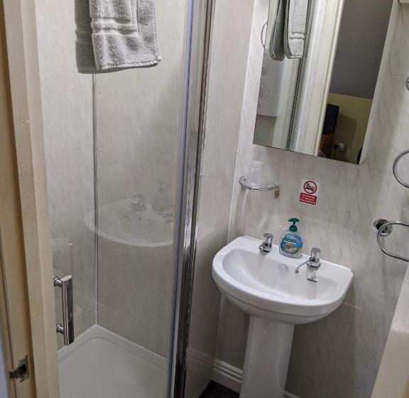 Номер Стандарт Индивидуальный, Kingswinford Guest House