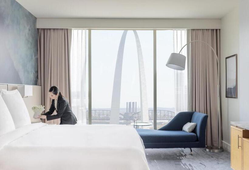 스위트 킹사이즈 침대, Four Seasons  St Louis
