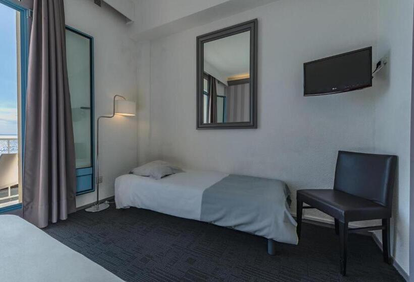 Трехместный Номер Стандарт с Балконом, Hôtel Morgat Le Grand Hôtel De La Mer