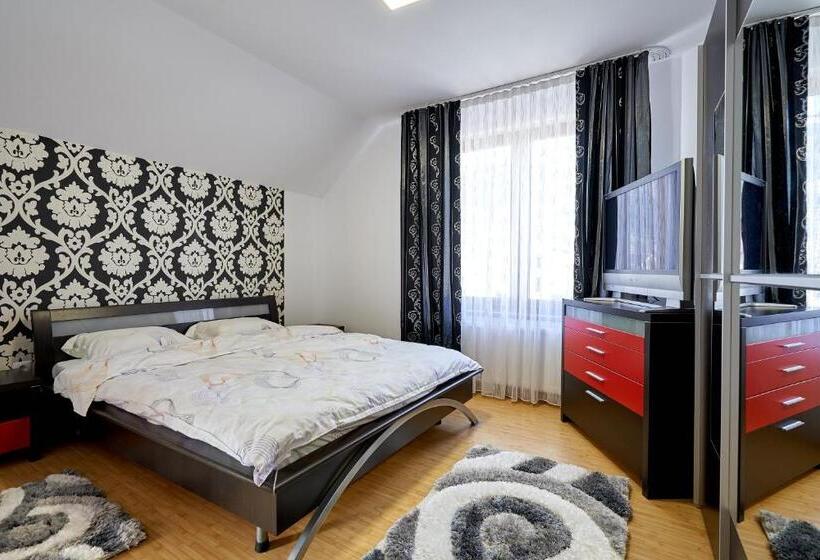 اتاق لوکس با بالکن, Casa Cu Flori Moisei