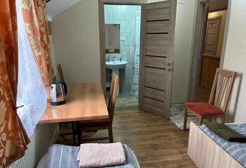 Трехместный Номер Базовый, готель максим