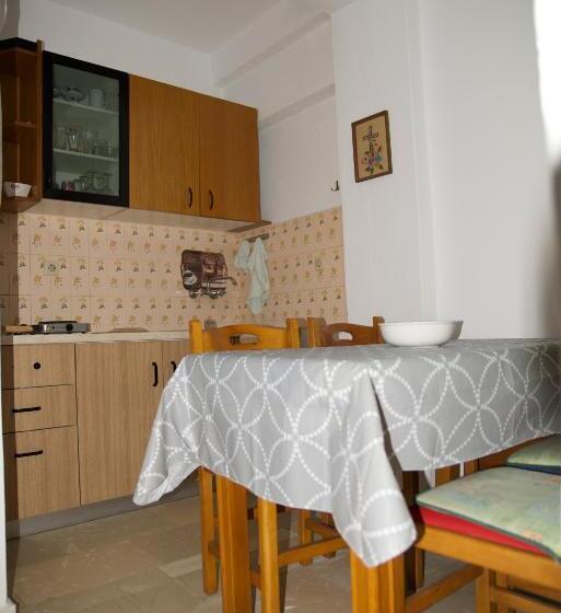 Habitación Cuádruple Economy, Antony S Complex