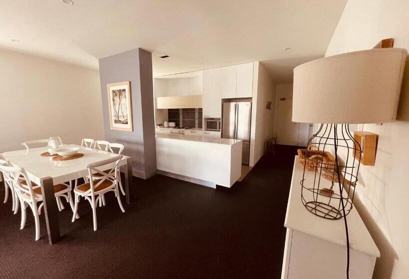 Апартаменты 3 Спальни Вид на Бассейн, Coast Resort Merimbula