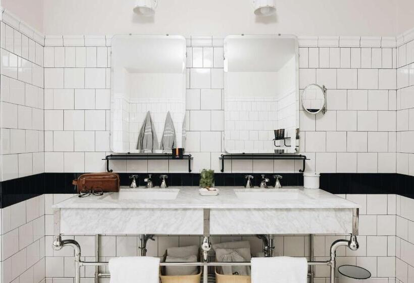 Полулюкс, Chicago Athletic Association, Part Of Hyatt
