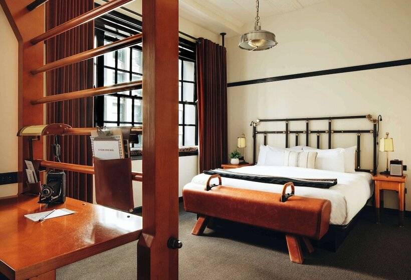 Полулюкс, Chicago Athletic Association, Part Of Hyatt