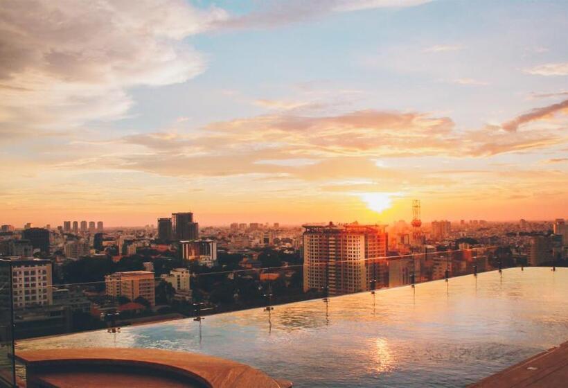 اتاق لوکس با چشم‌انداز شهر, Des Arts Saigon Mgallery Collection