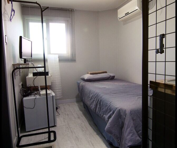 Quarto Estandar Individual, 24 Guesthouse Sinchon