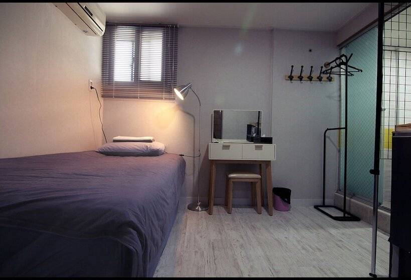 Quarto Estandar Individual, 24 Guesthouse Sinchon