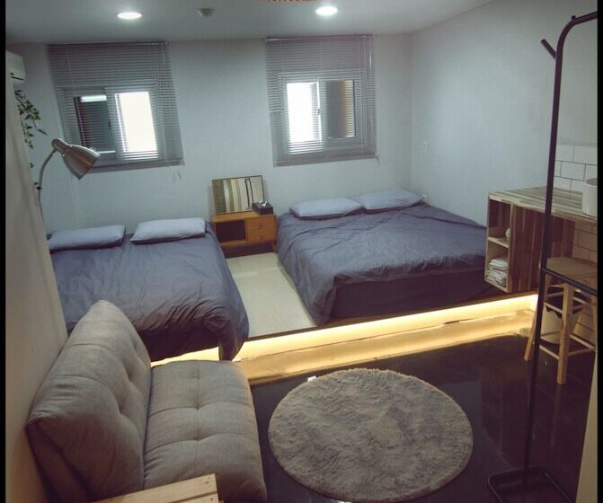 Quarto Familiar, 24 Guesthouse Sinchon