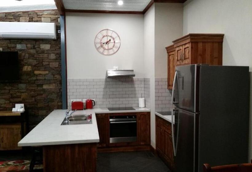 Президентский Люкс, Eagle Foundry Bed & Breakfast