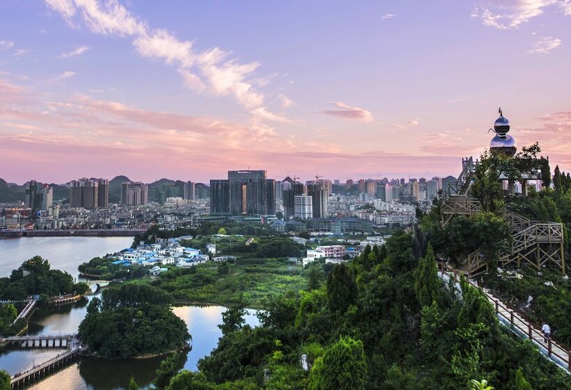 带大床的行政房间, Doubletree By Hilton Hotel Anshun