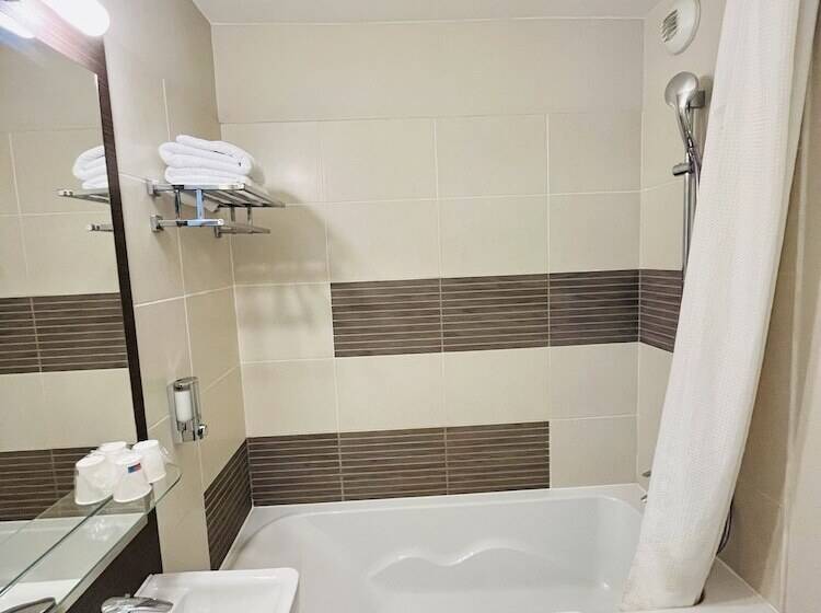 テラス付スーペリアルーム, Forme Hotel & Spa Montpellier Sud Est   Parc Expositions   Arena