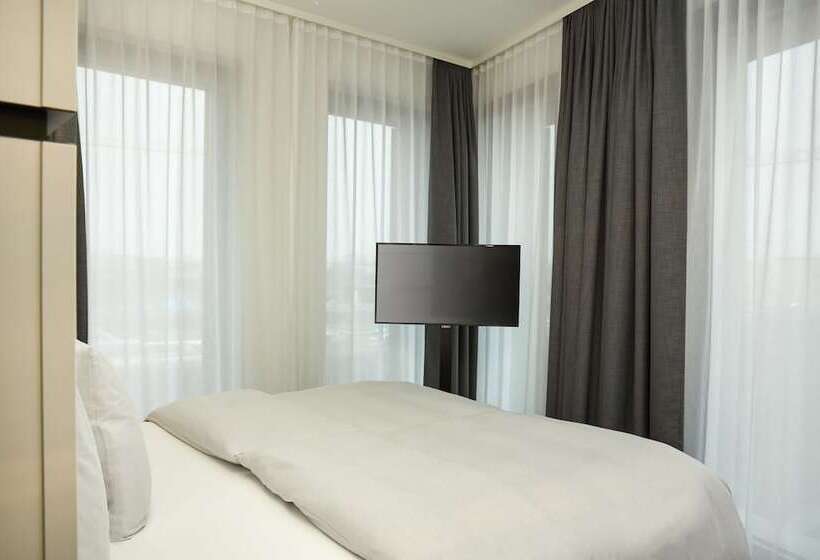 Полулюкс, Hyperion Hotel Hamburg