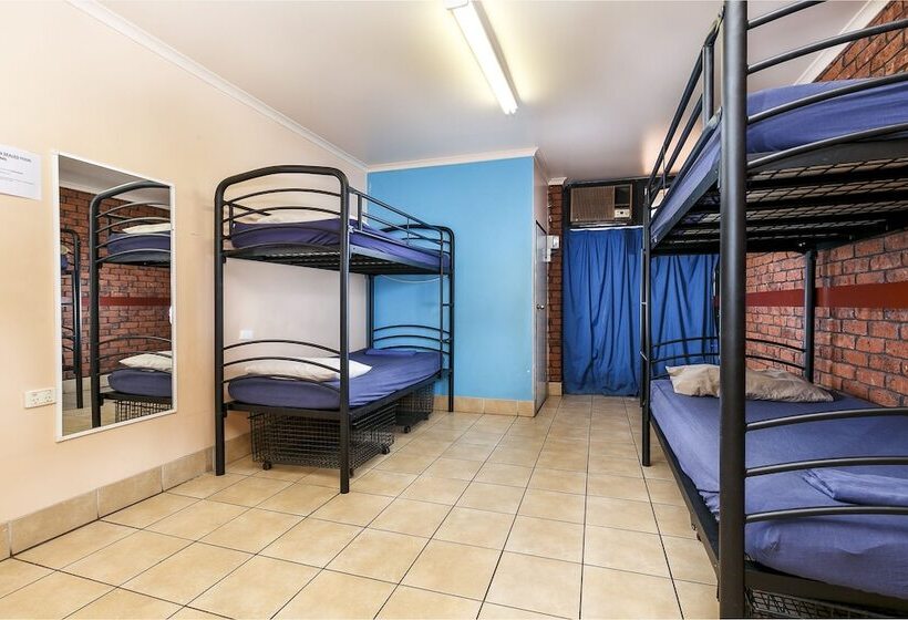 ルームシェアのワンベッド, Haven Backpacker Resort