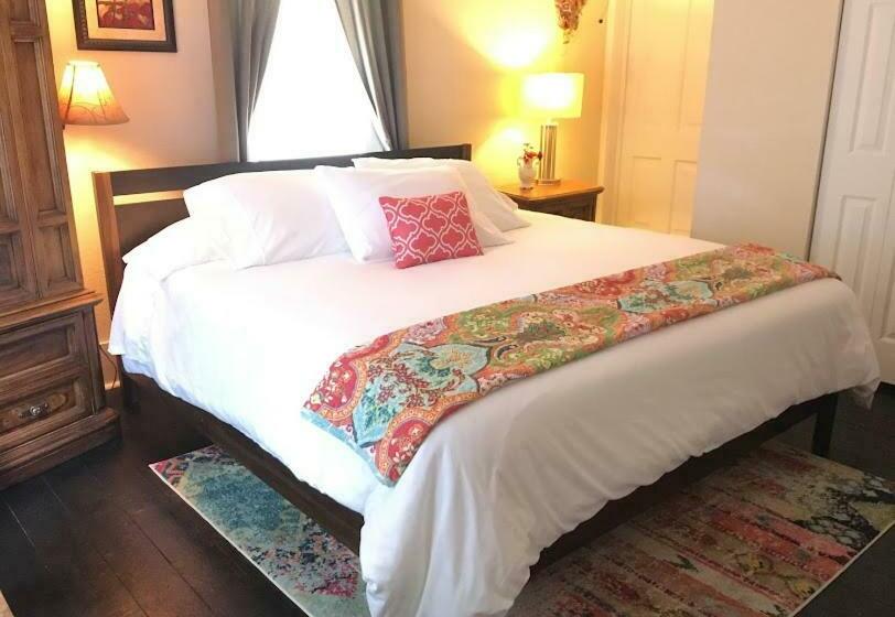 带大床的标准工作室, Spacious 5br Home In Downtown Historic District