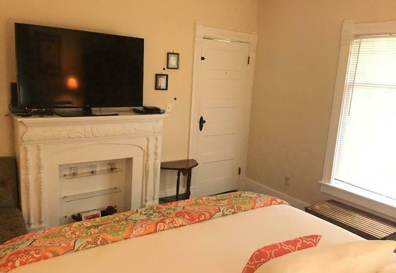 带大床的标准工作室, Spacious 5br Home In Downtown Historic District