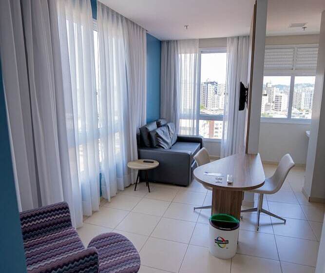סוויטה דלוקס, Comfort Hotel Santos