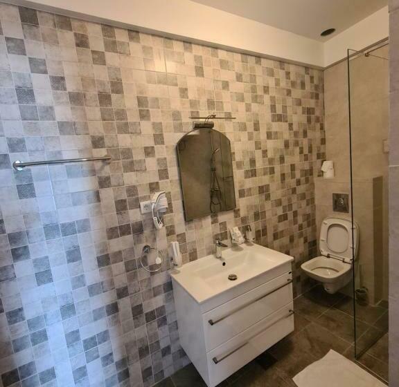 اتاق لوکس, Opera Apartments