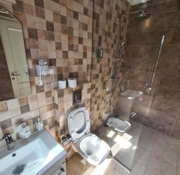 اتاق لوکس با چشم‌انداز دریا, Opera Apartments
