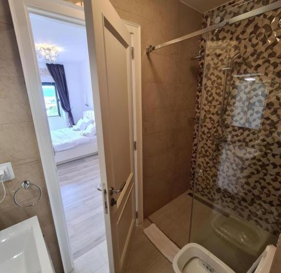 اتاق استاندارد با چشم‌انداز کوهستان, Opera Apartments