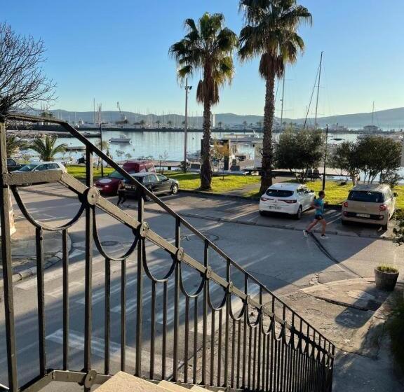 اتاق استاندارد با چشم‌انداز کوهستان, Opera Apartments