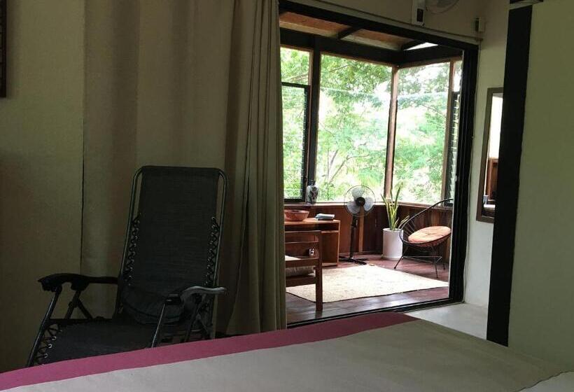 スタンダードトリプルルーム, Centro Sati Bungalow
