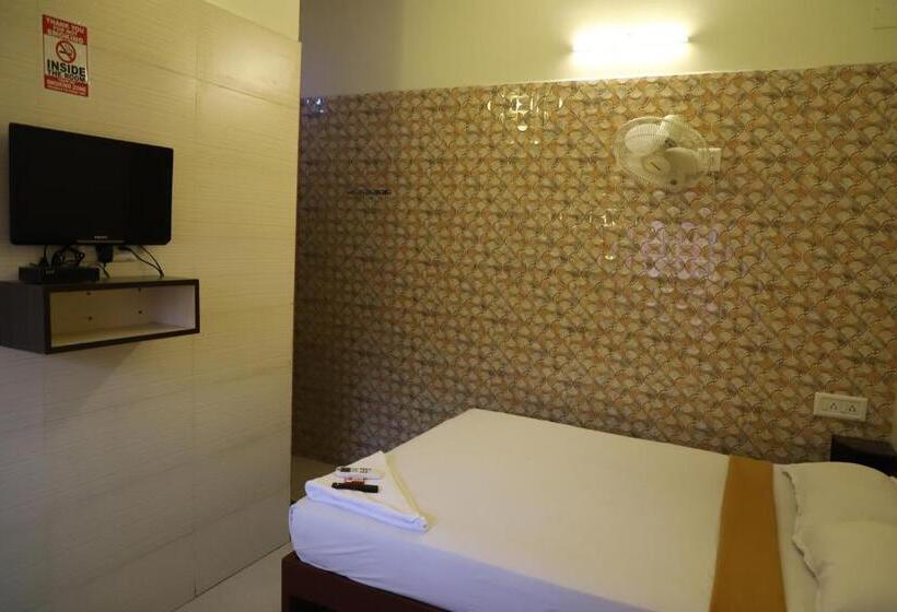 Номер Deluxe, Just Guest House, Chennai Airport