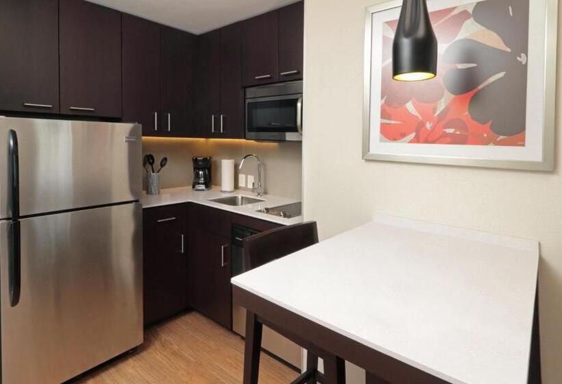 스탠다드 스튜디오, Staybridge Suites San Luis Potosi, An Ihg