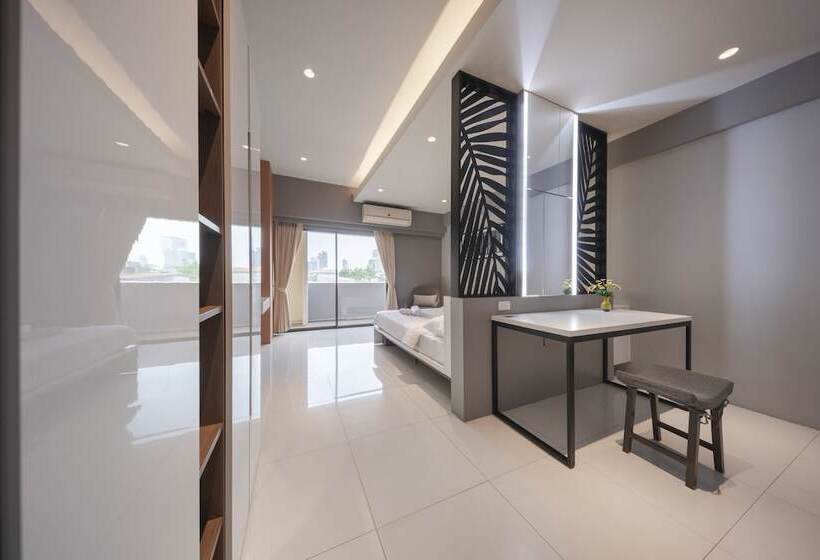 اتاق سوپریور با تخت بزرگ, At 115 Hotel By Rompo