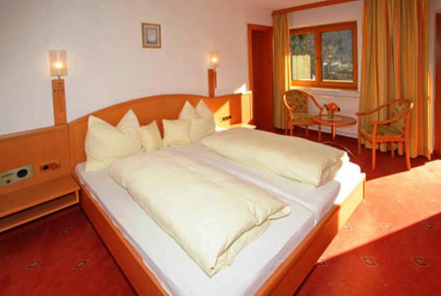 اتاق استاندارد چهارنفره با بالکن, Berghof