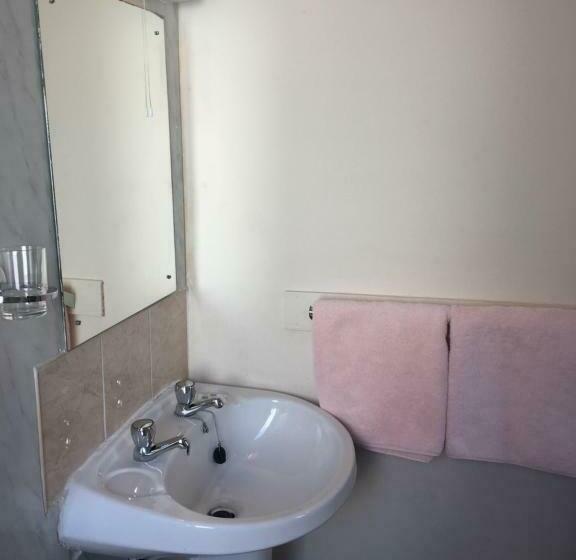 标准间, Adelphi Guest House