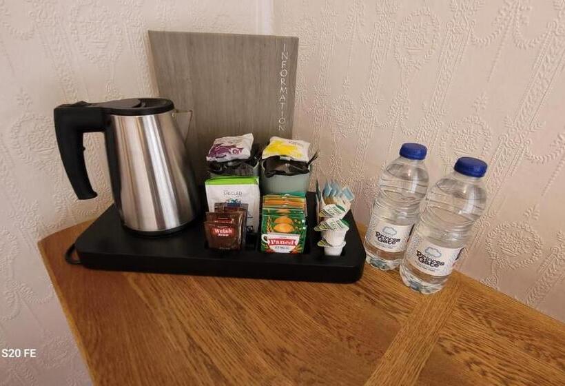 Семейный Номер, Greylands Guest House