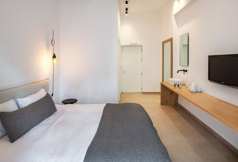 Superior Room, Eucalyptus