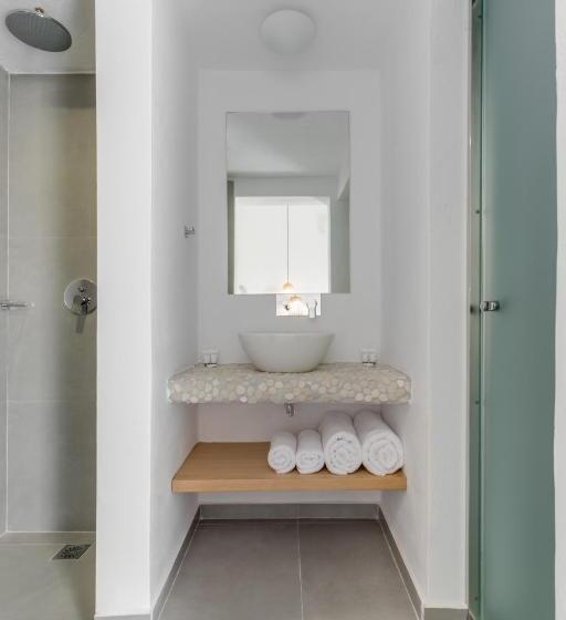 Standard Triple Room, Eucalyptus