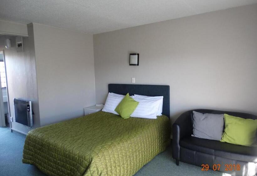 Студия Стандарт, Ambassador Motel