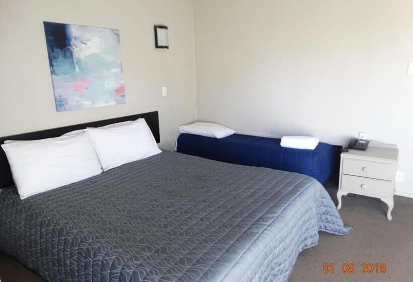 Семейные Апартаменты, Ambassador Motel
