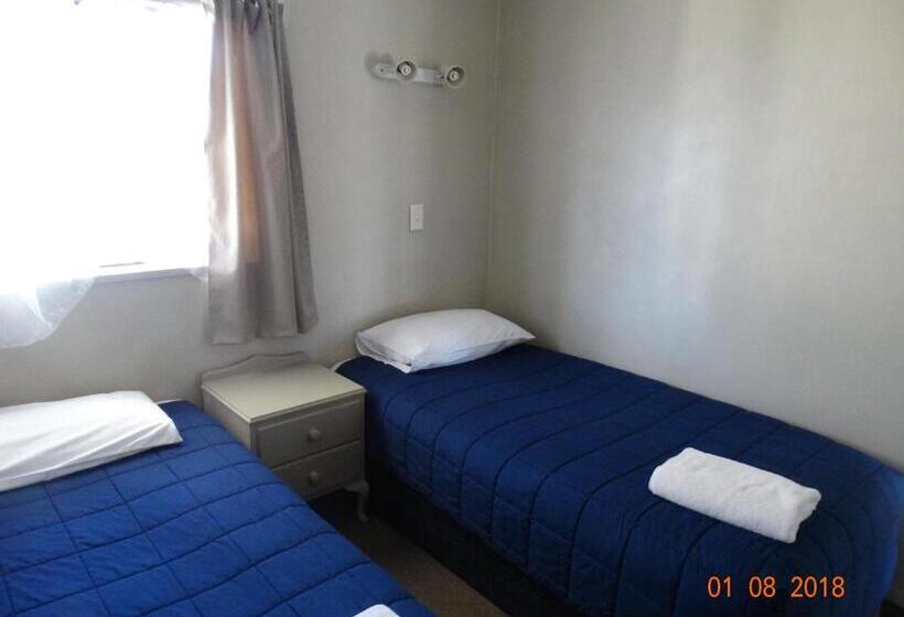 Семейные Апартаменты, Ambassador Motel