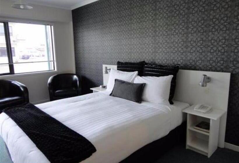 스탠다드 스튜디오, Asure Abode On Courtenay Motor Inn