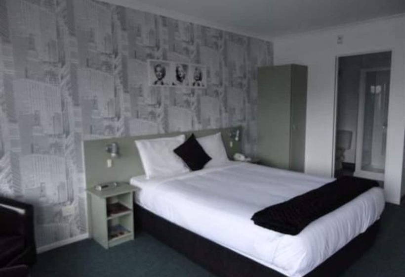 스탠다드 스튜디오, Asure Abode On Courtenay Motor Inn