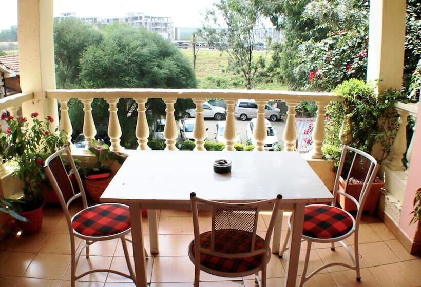 اتاق لوکس, Red Buffalo House