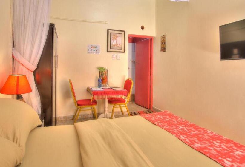 اتاق سوپریور, Red Buffalo House